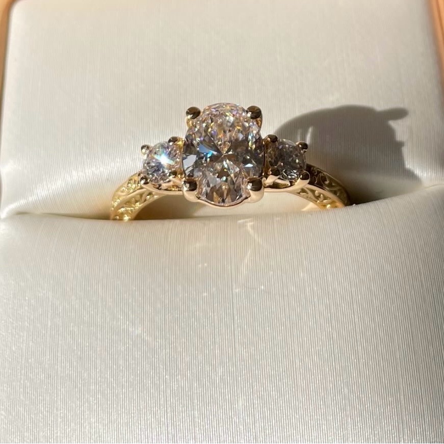 Elegant Gold Oval Brilliant Ring